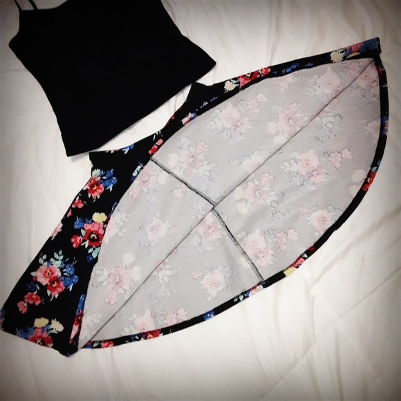 4 Panel So "Skater Skirt" Floral Small - Medium - Picture 7 of 10